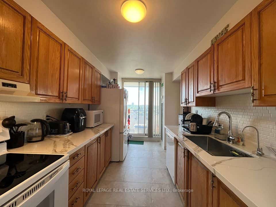 1300 Mississauga Valley Boulevard #902, Mississauga, ON L5A 3S9