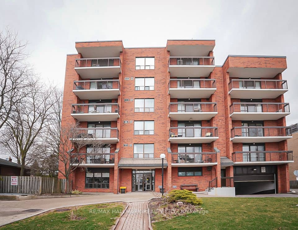 3734 St Clair Avenue E, Toronto