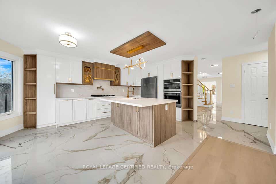 5016 Natkarni Crescent, Mississauga, ON L5V 1L2