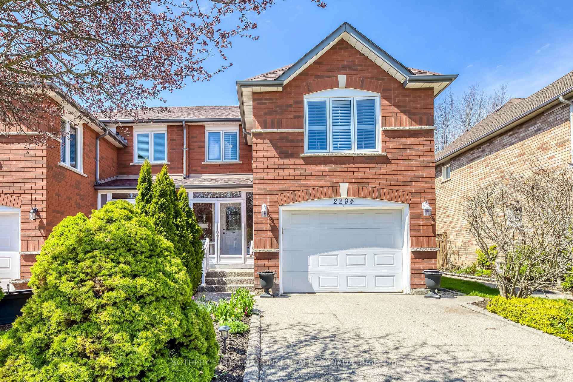 2294 Dale Ridge Drive, Oakville, ON L6M 3L5