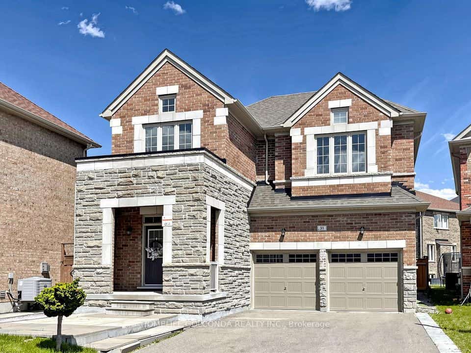 31 Bolsby Court, Aurora, ON L4G 1B7