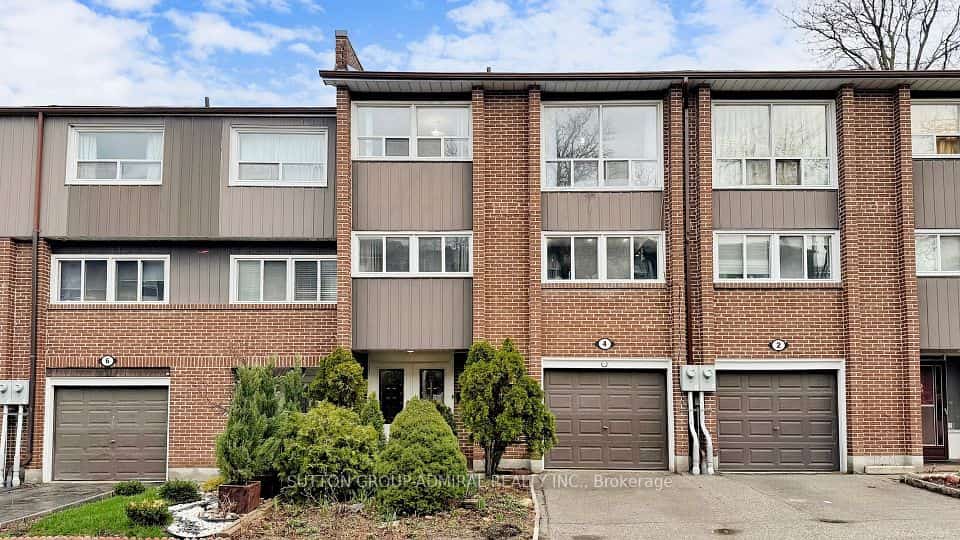4 Dove Hawk Way, Toronto, ON M2R 3M2