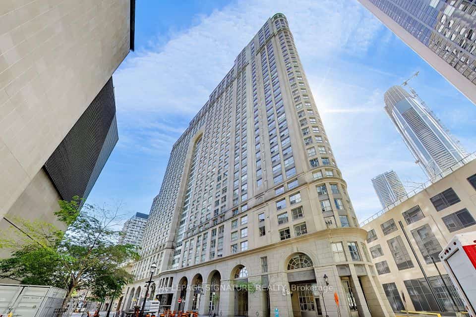25 The Esplanade #2313, Toronto, ON M5E 1W5