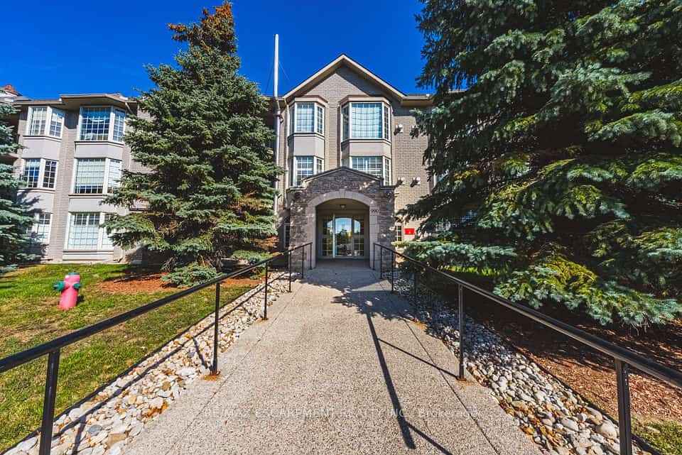 990 Golf Links Road #308, Hamilton, ON L9K 1J8