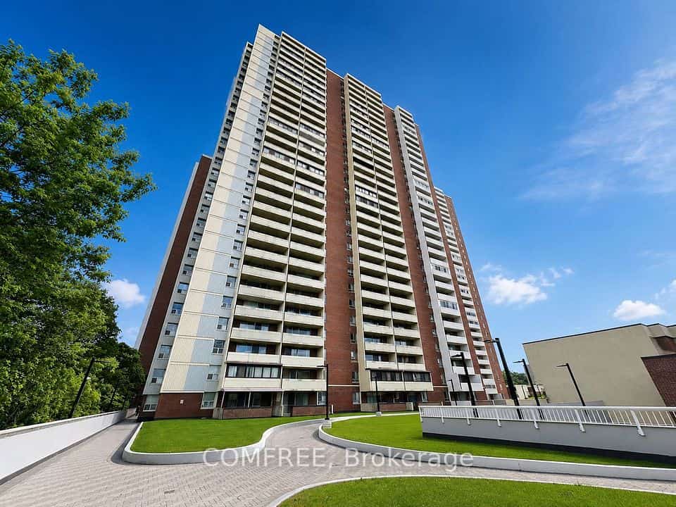 1 Massey Square #412, Toronto, ON M4C 5L4