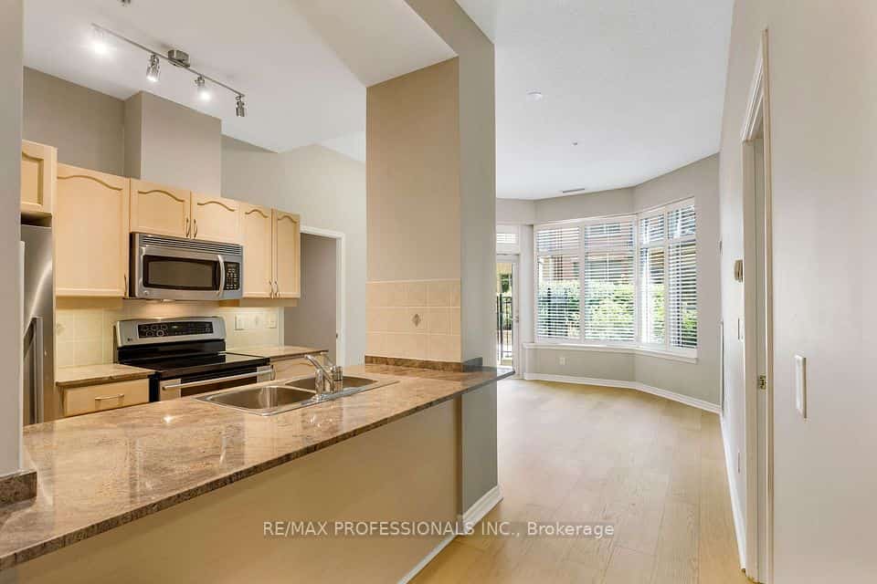 350 Princess Royal Drive #102, Mississauga, ON L5B 4N1