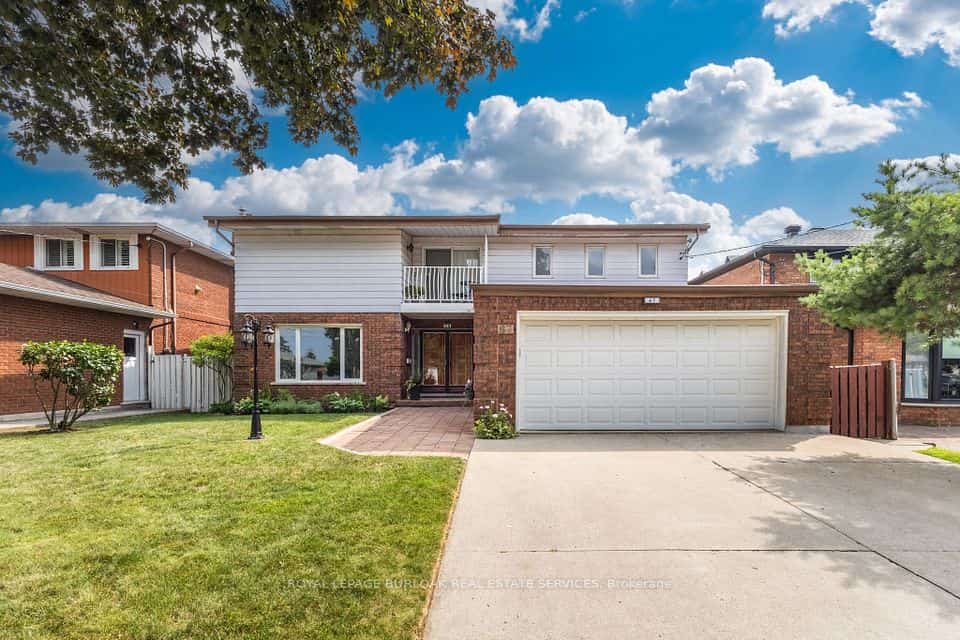 87 Regent Avenue, Hamilton, ON L9B 1T1