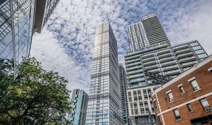 181 Dundas Street E #702, Toronto, ON M5A 1Z4