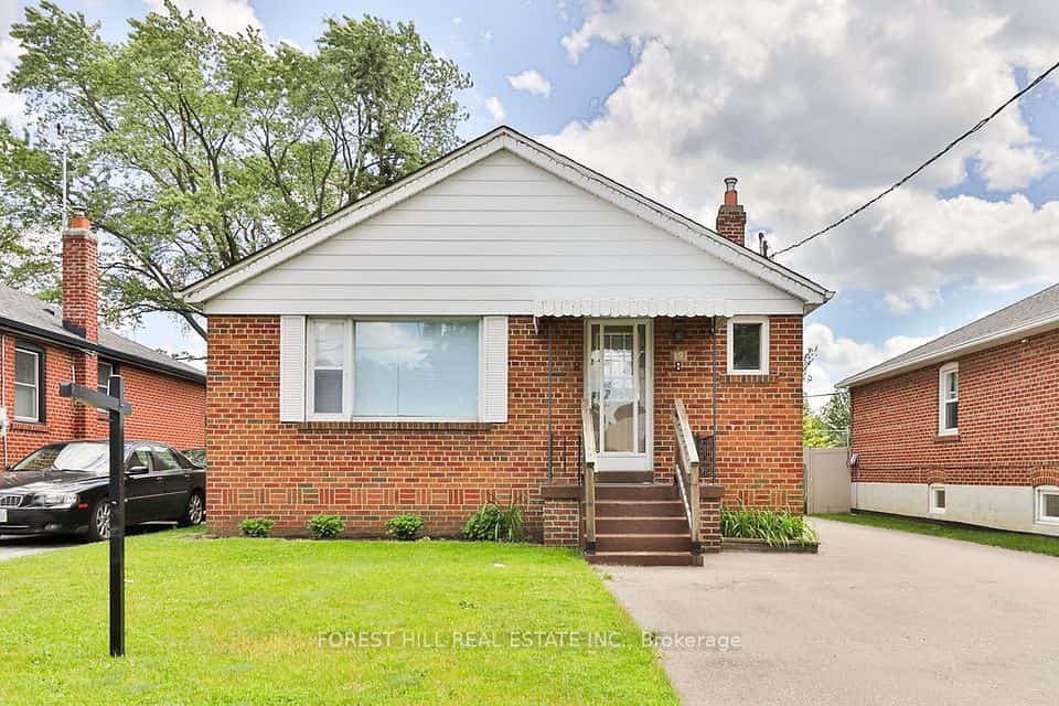 19 Silvercrest Avenue, Toronto, ON M8W 2S3