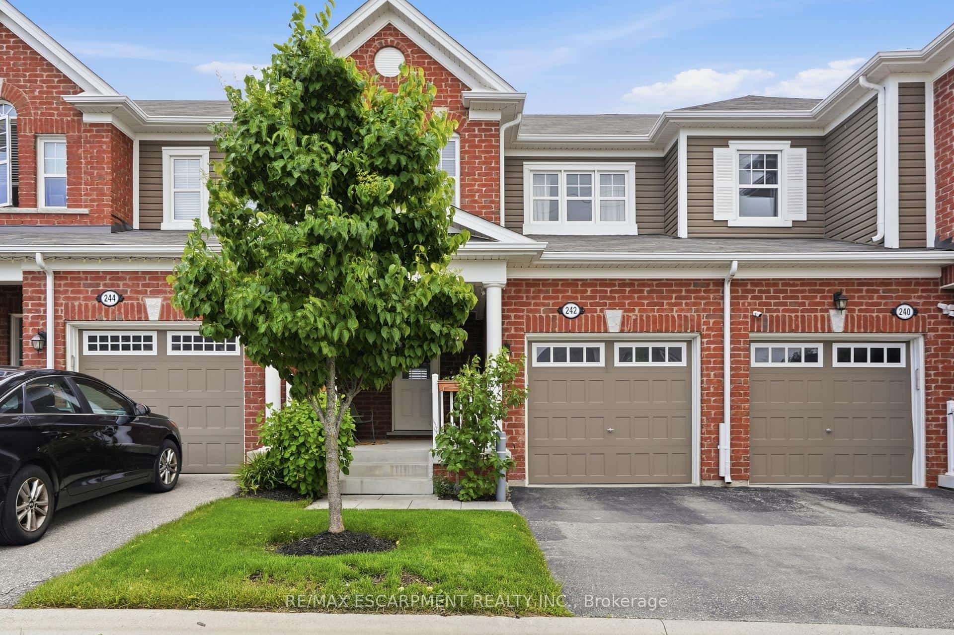 242 Waterbrook Lane, Kitchener, ON N2P 0H7