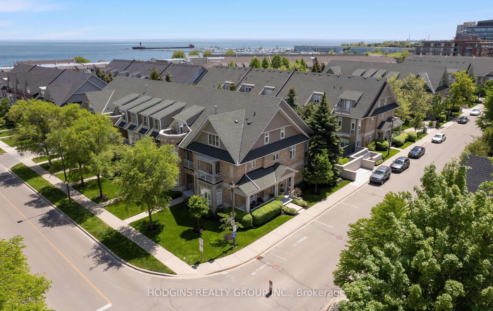 136 St Lawrence Drive #42, Mississauga, ON L5G 4V1