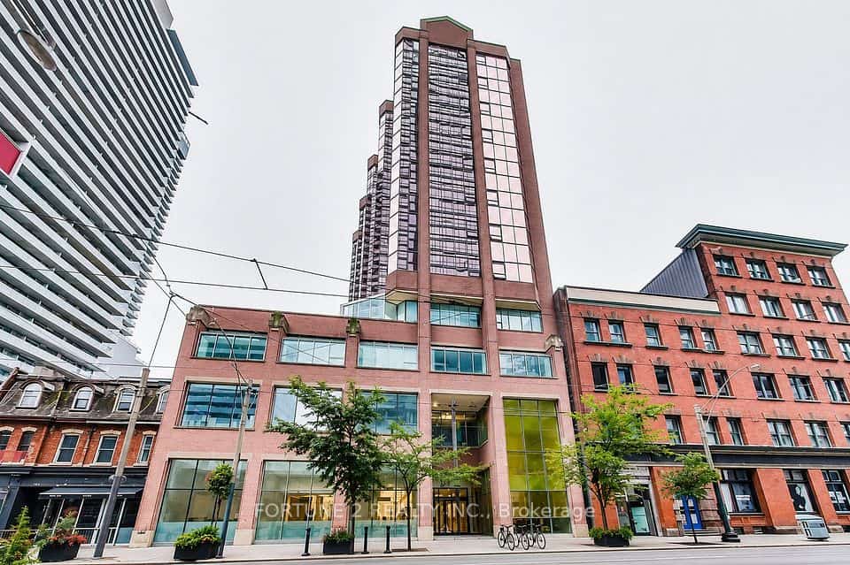 393 King Street W #905, Toronto, ON M5V 3G8