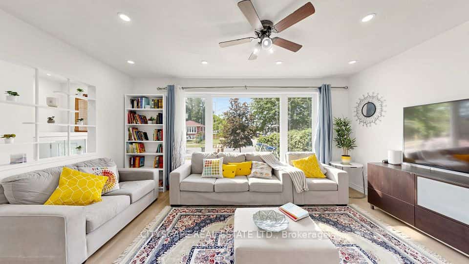 15 Barnes Crescent, Toronto, ON M1G 1Z8