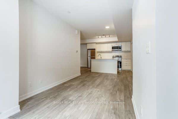 39 Farmstead Road #111, Toronto, ON M2L 2X2