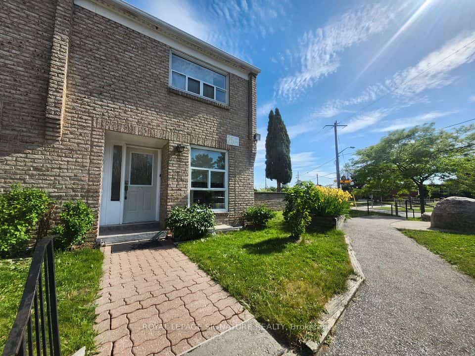 25 Gosford Boulevard #15, Toronto, ON M3N 2G7
