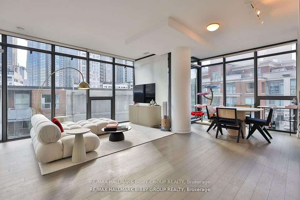 15 Beverley Street #710, Toronto, ON M5T 1X8