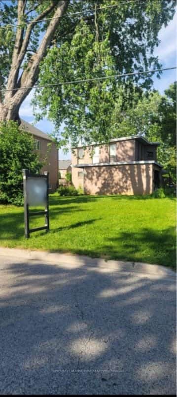 1867 Spruce Hill Road, Pickering, ON L1V 1S6