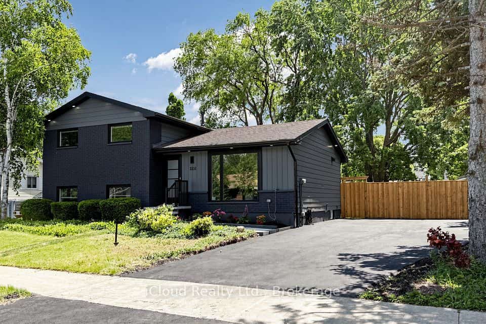 2151 Falmouth Terrace, Burlington, ON L7P 1Y3