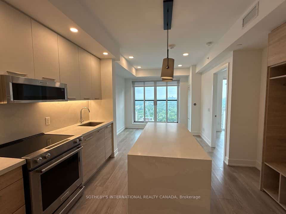 200 Redpath Avenue #2208, Toronto, ON M4P 0E6