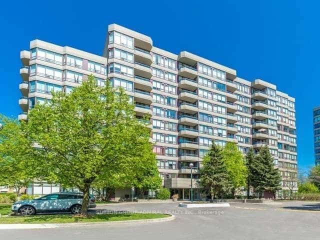 81 Townsgate Drive #PH208, Vaughan, ON L4J 8E6