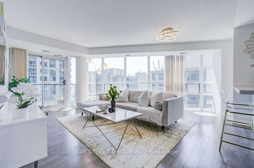 30 Grand Trunk Crescent #1811, Toronto, ON M5J 3A4