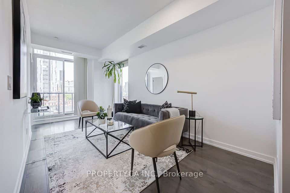 297 College Street #707, Toronto, ON M5T 0C2