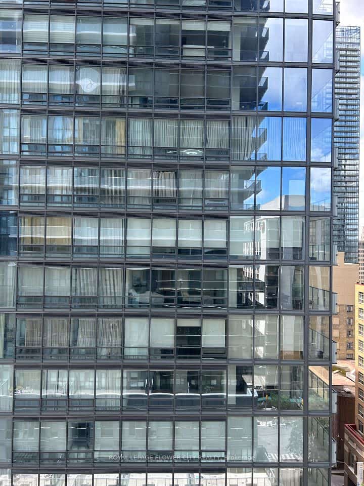 7 Grenville Street #1602, Toronto, ON M4Y 0E9