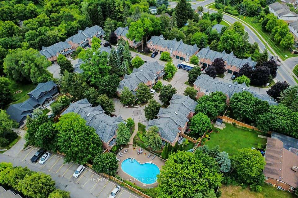 76 River Drive #10, Halton Hills, ON L7G 2J2