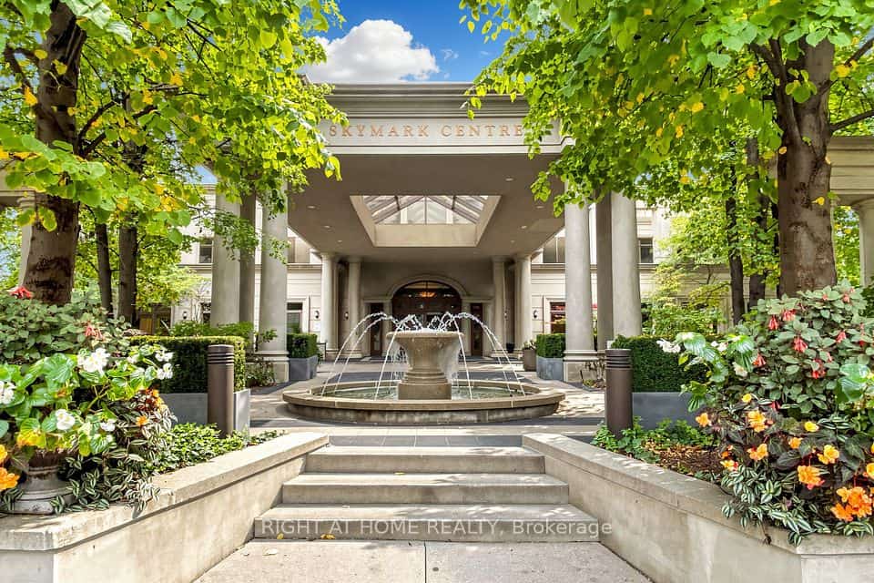 78 Harrison Garden Boulevard #512, Toronto, ON M2N 7E2