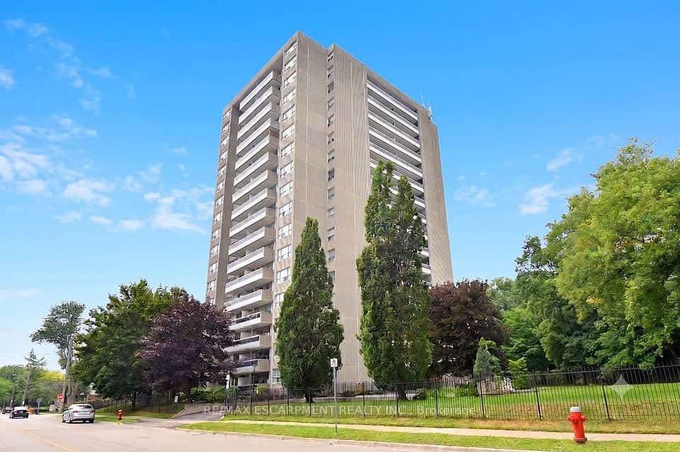2263 Marine Drive #401, Oakville, ON L6L 5K1