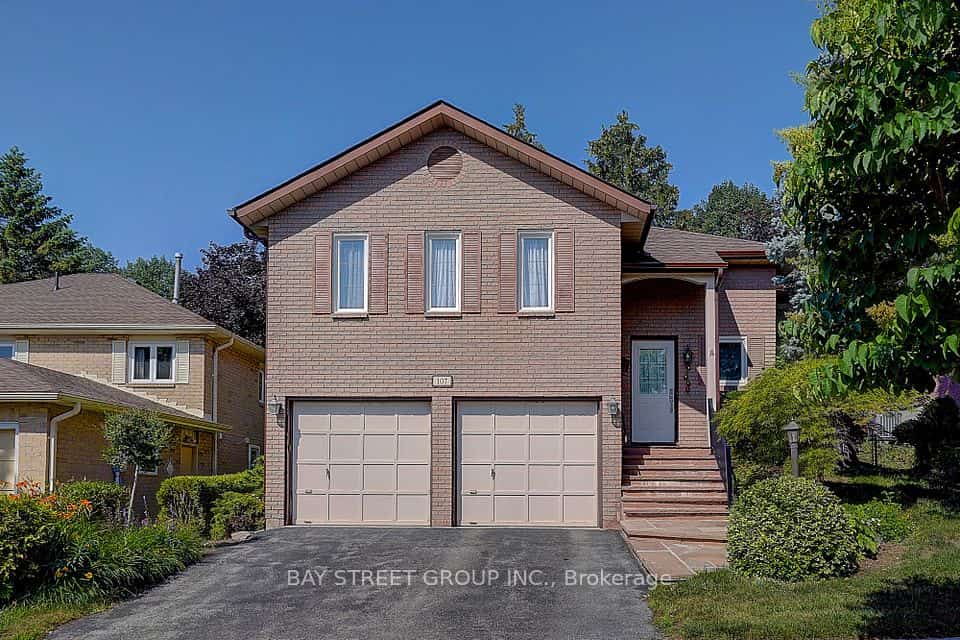 107 Crawford Rose Drive, Aurora, ON L4G 4S1