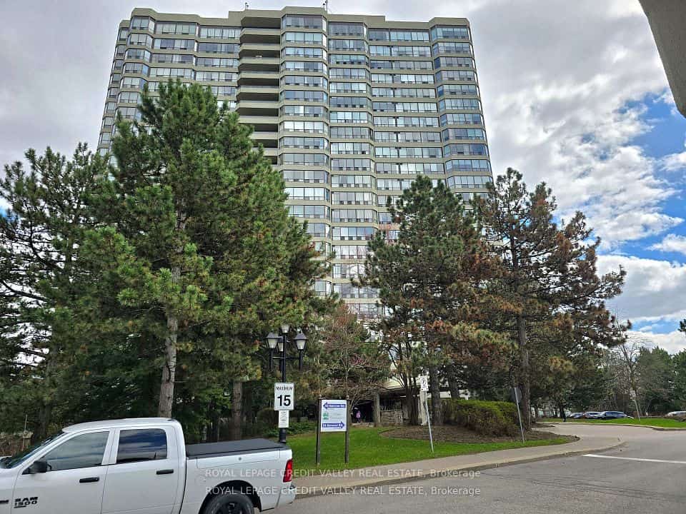 24 Hanover Road #2101, Brampton, ON L6S 5K8