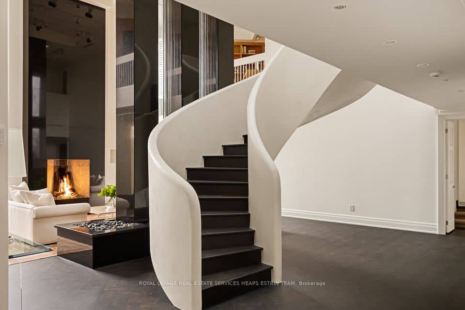 2 Lynwood Avenue, Toronto