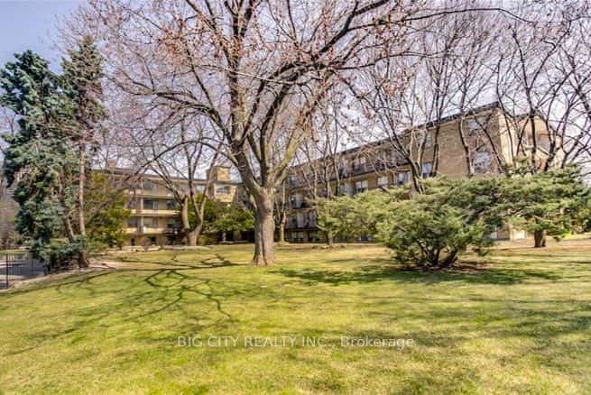 29 Upper Canada Drive #412, Toronto, ON M2P 1S2