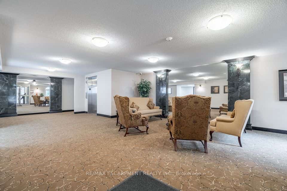 970 Golf Links Road #306, Hamilton, ON L9K 1J8
