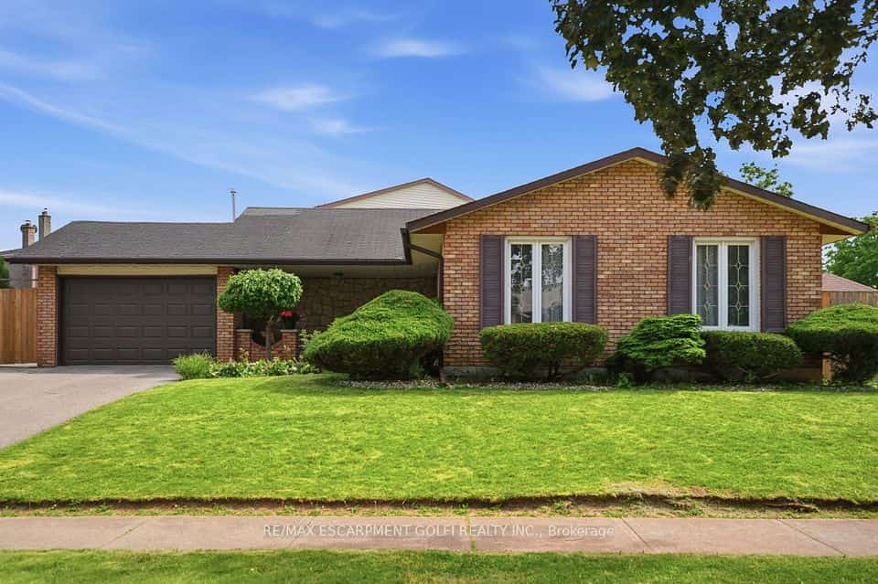 2 LORING Crescent, Hamilton, ON L8E 3X3