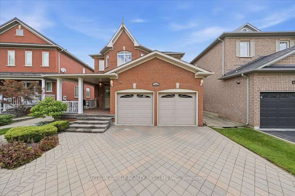 1382 Avon Drive, Mississauga, ON L5N 7Z3