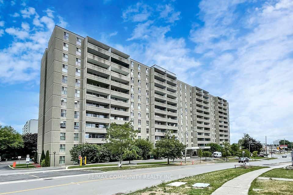 2 Glamorgan Avenue N #213, Toronto, ON M1P 2M8
