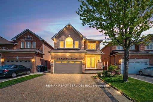 8 Pacific Wind Crescent, Brampton, ON L6R 1Z9