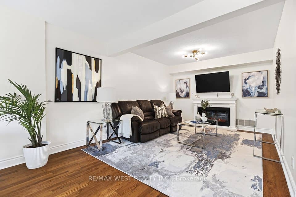 823 Hyde Road, Burlington