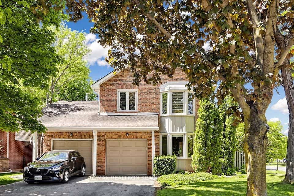 1120 Potters Wheel Crescent, Oakville, ON L6M 1J2