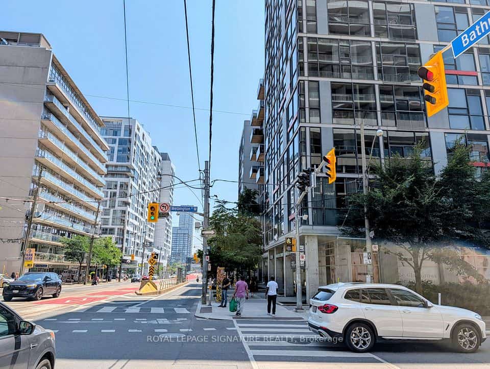 60 Bathurst Street #210, Toronto, ON M5V 2P7