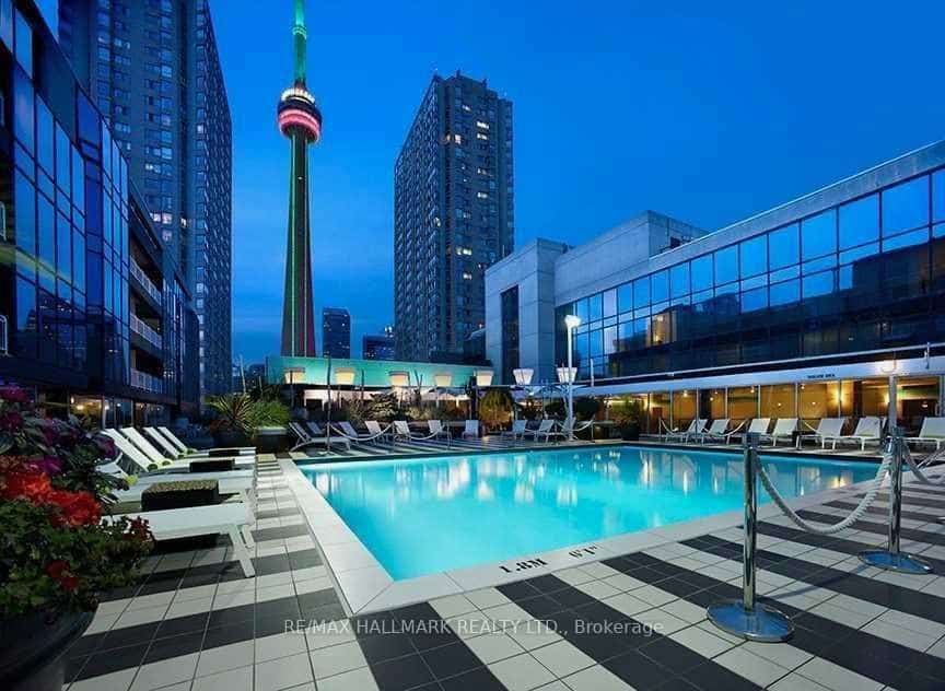 251 Queens Quay W #404, Toronto, ON M5J 2N6