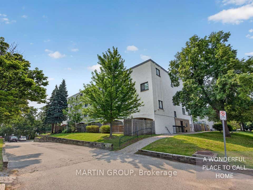 1050 Falgarwood Drive #112, Oakville, ON L6H 2P3