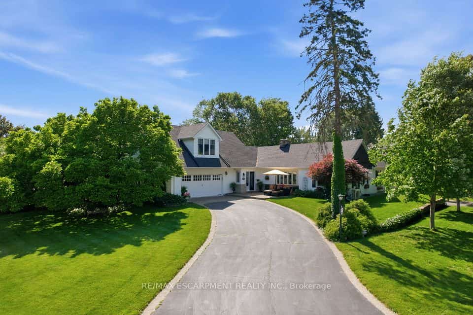 549 Ann Avenue, Burlington, ON L7T 2S7