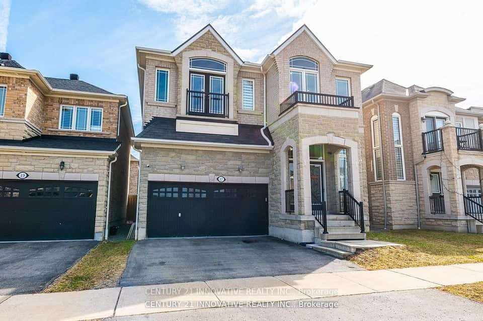 17 Arfield Avenue NE, Ajax, ON L1Z 0G2