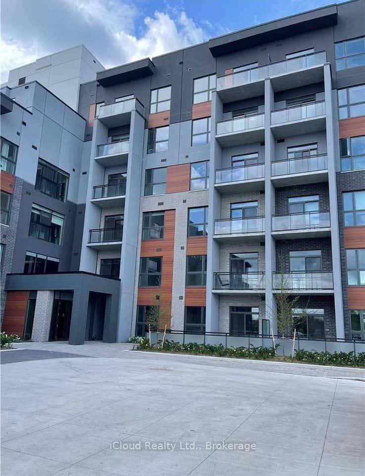 95 Dundas Street #325, Oakville, ON L6M 5N4
