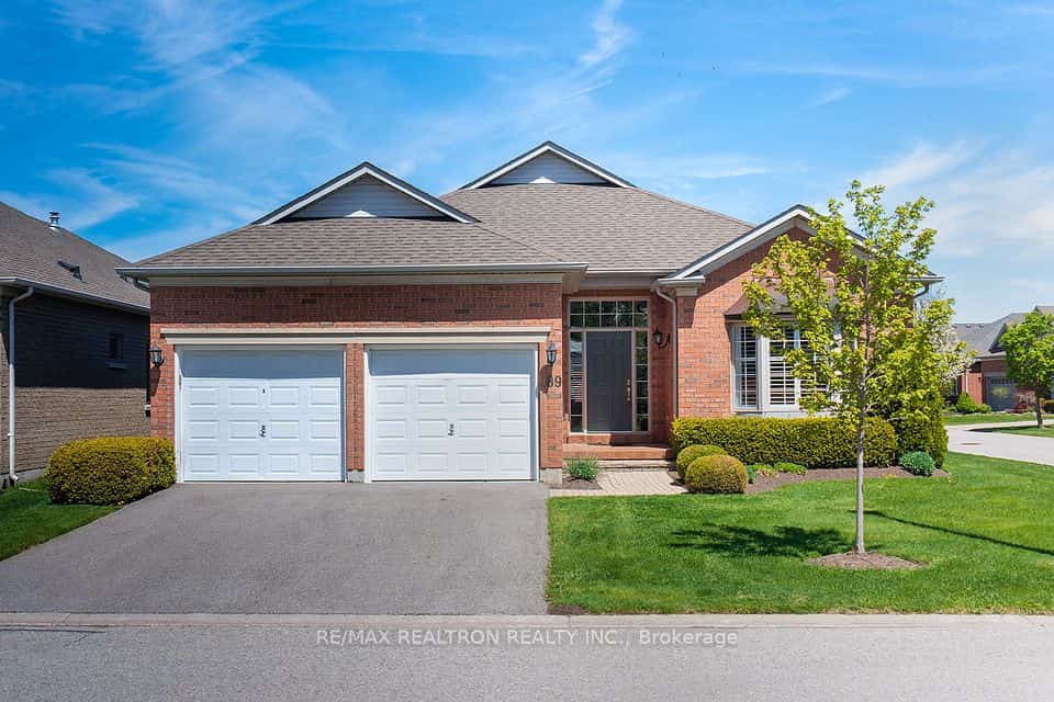 89 Couples Gallery, Whitchurch-Stouffville, ON L4A 1M7