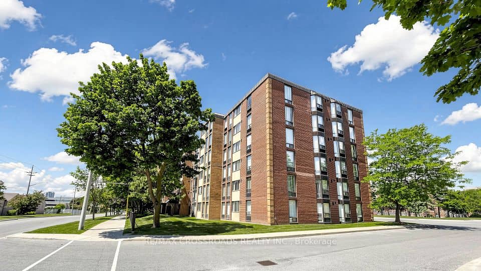 1530 Pickering Parkway, Pickering