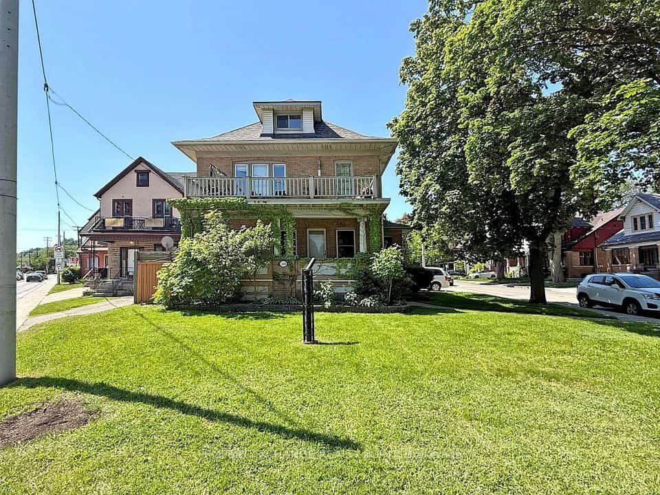 1408 King Street E, Hamilton, ON L8M 1H8